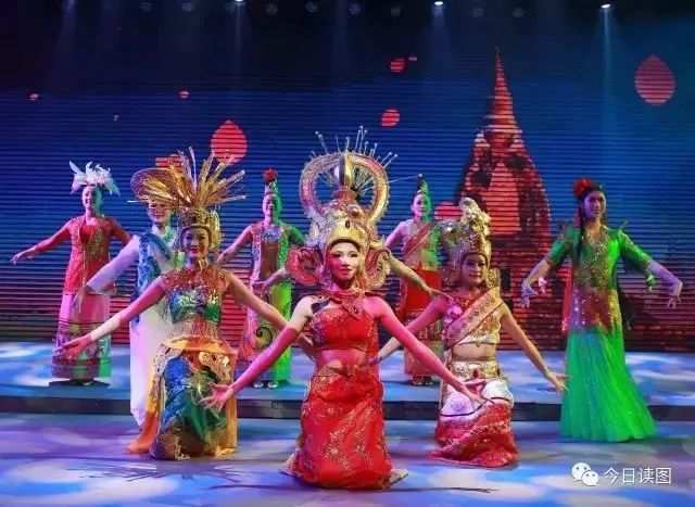 最新七彩情缘舞蹈视频，舞动中的温情纽带，展现缤纷情缘之美